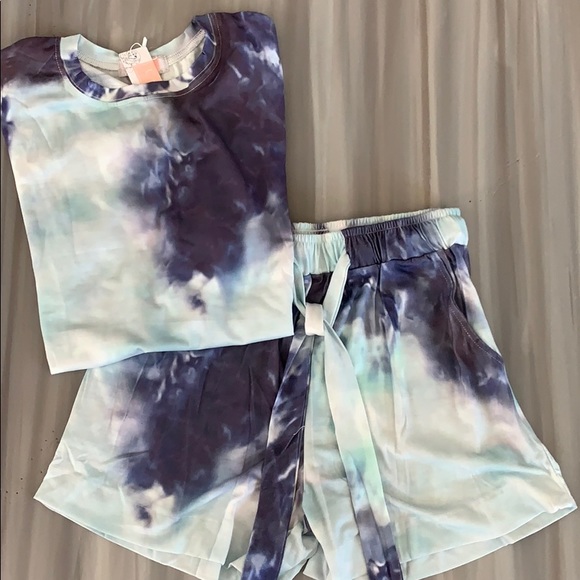 ‼️Sold‼️🔥🔥Tie Dye Short Set 🔥🔥 - Picture 2 of 4